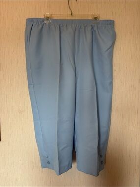 NWT Alfred Dunner Light Blue Elastic Waist Capri Dress Pants